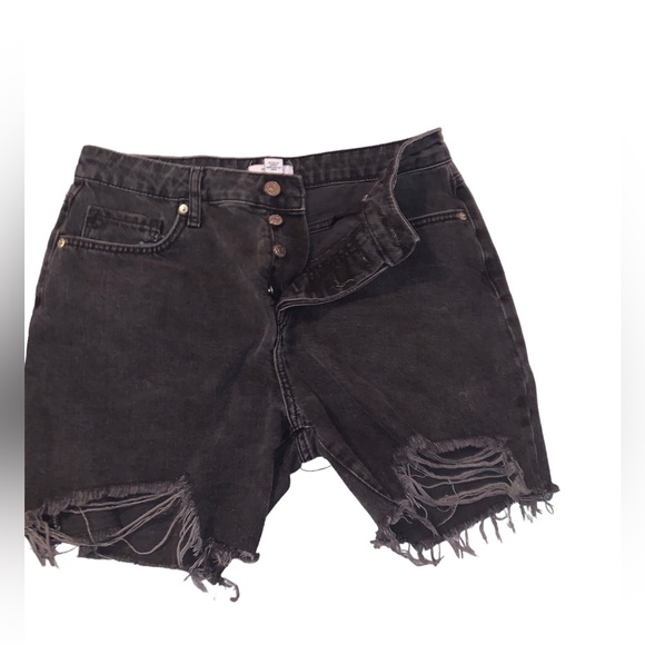 Black Distressed Cotton Denim shorts by Forever 21 - Picture 3 of 5